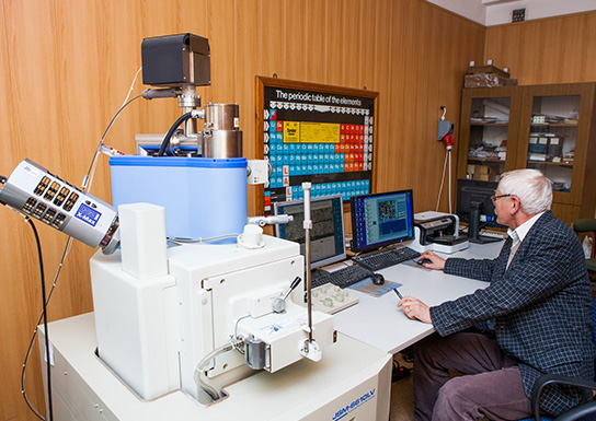 2-laboratorium-mikroskopii-skaningowej-i-mikroanalizy-RTG